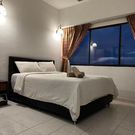 Beach Resort Home Stay Sri Sayang Apartment Batu Ferringhi 2Bedroom المظهر الخارجي الصورة