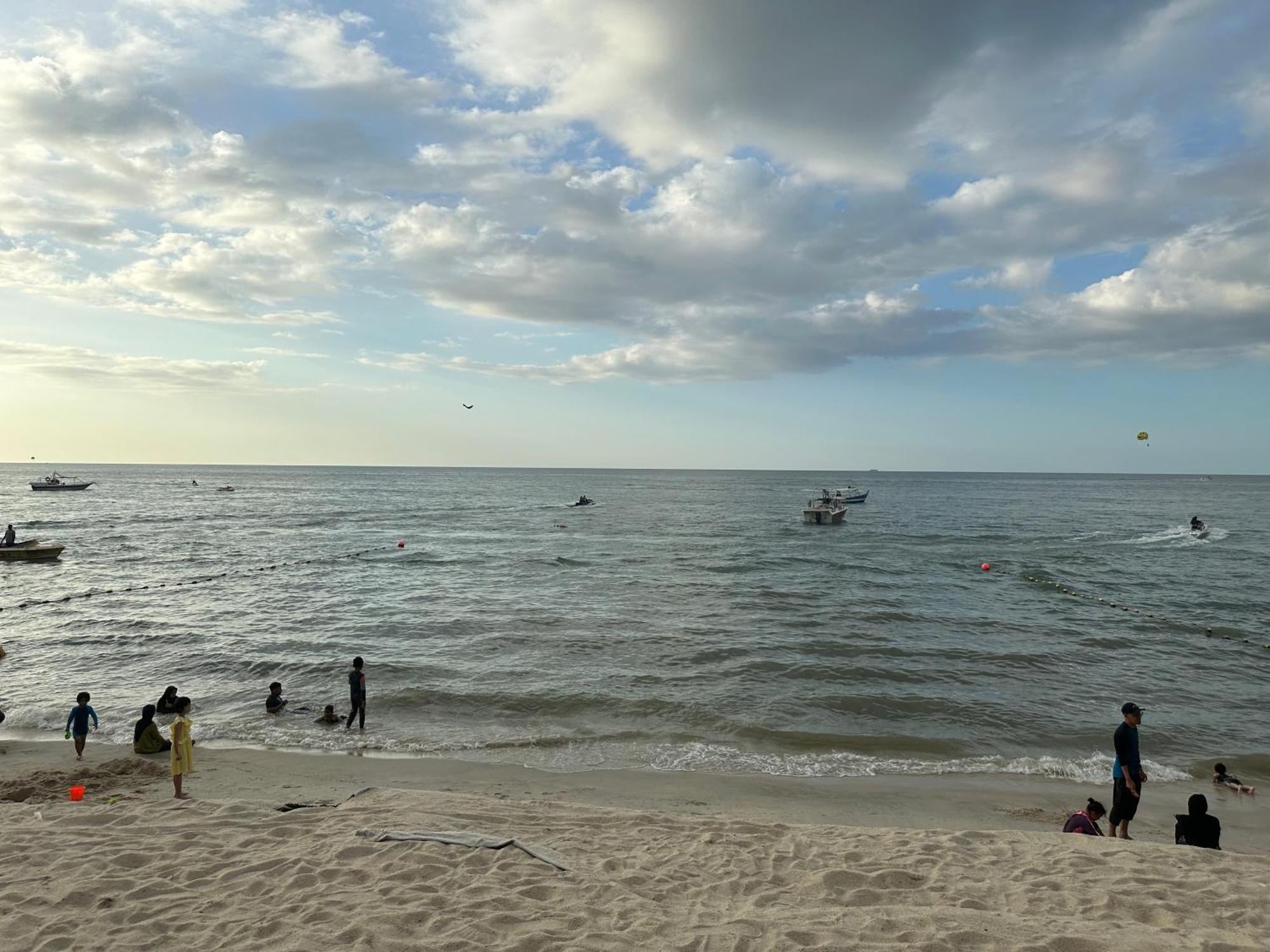 Beach Resort Home Stay Sri Sayang Apartment Batu Ferringhi 2Bedroom المظهر الخارجي الصورة
